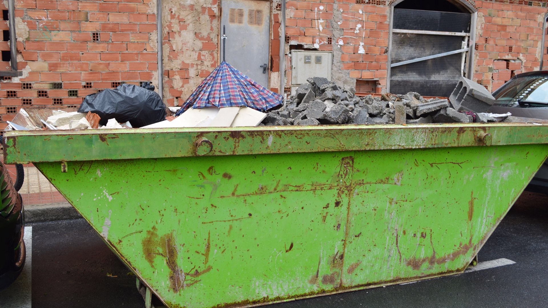 Commercial Dumpster Overflow Cleanup